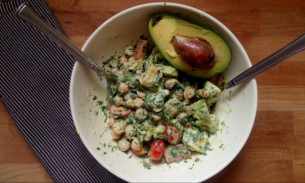 revithia-taxini-avocado-salad-geonutrition