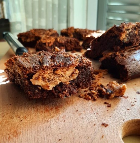vegan-brownies-fistikovoutiro-geonutrition